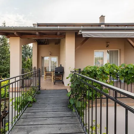 Adel Vendeghaz Konukevi