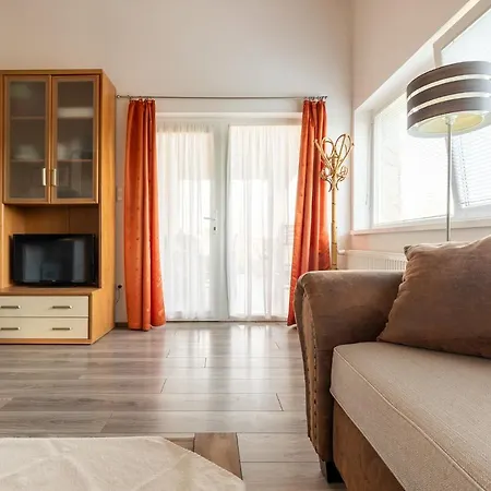 Konukevi Adel Vendeghaz