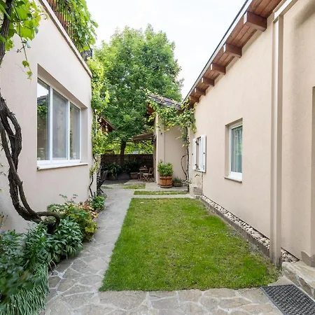 Adel Vendeghaz Zamárdi