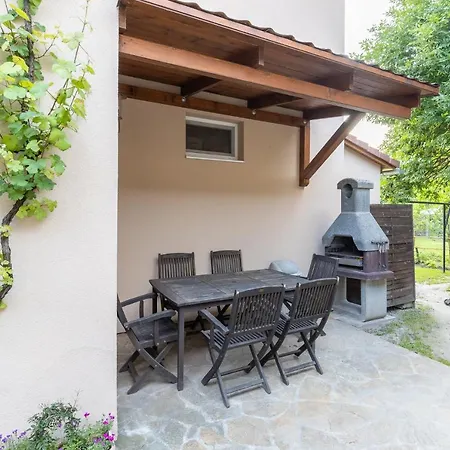 Adel Vendeghaz Konukevi