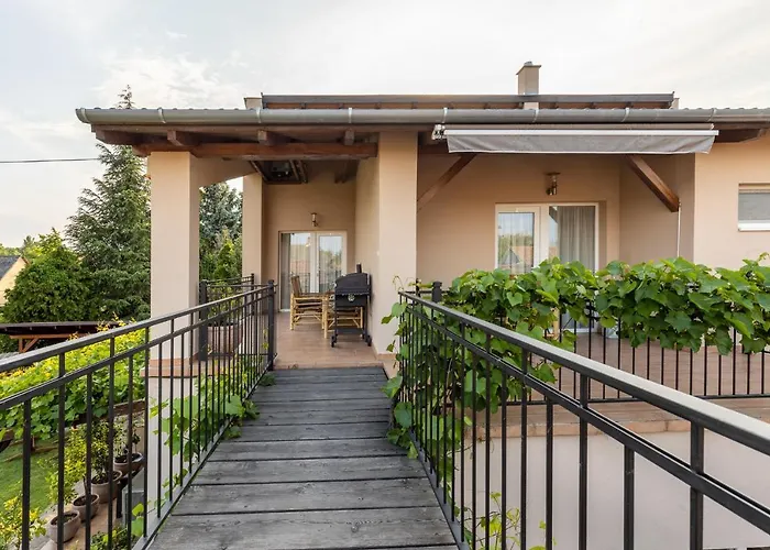 Adel Vendeghaz Konukevi