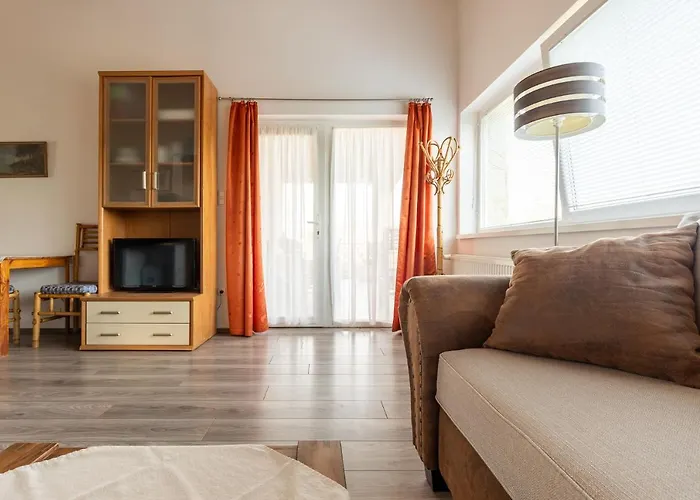 Konukevi Adel Vendeghaz