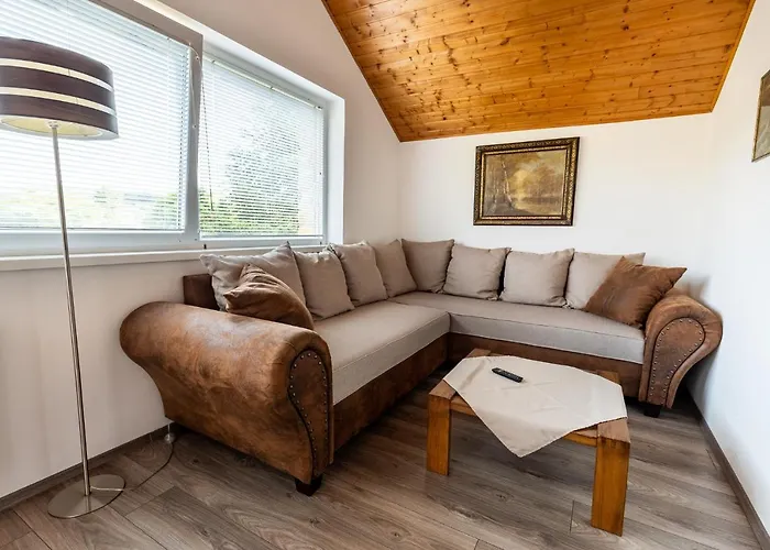 Adel Vendeghaz Konukevi 4*