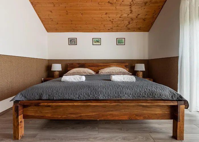 Konukevi Adel Vendeghaz