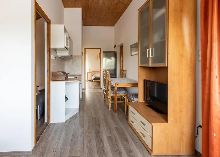 Adel Vendeghaz Konukevi 4*