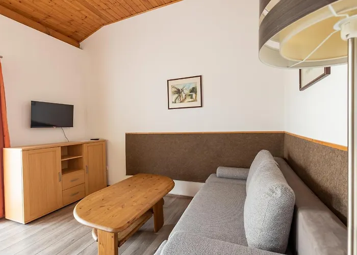 Adel Vendeghaz Konukevi 4*