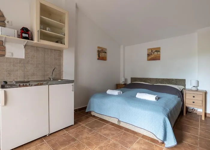 Adel Vendeghaz Konukevi