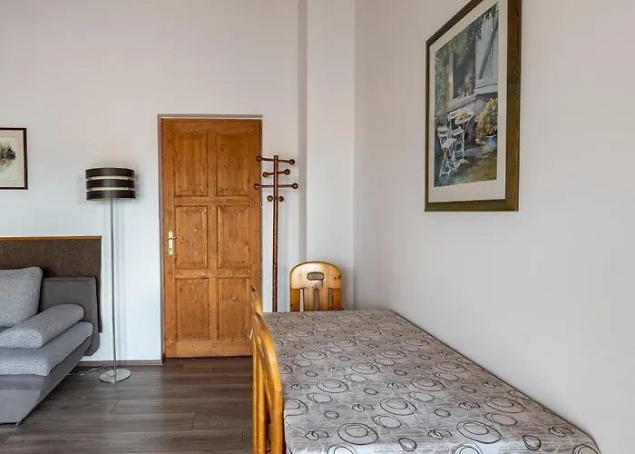 Konukevi Adel Vendeghaz