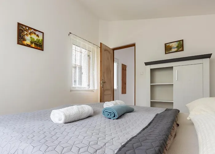 Adel Vendeghaz Zamárdi