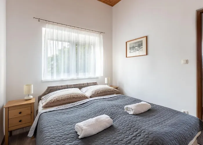 Adel Vendeghaz Konukevi 4*