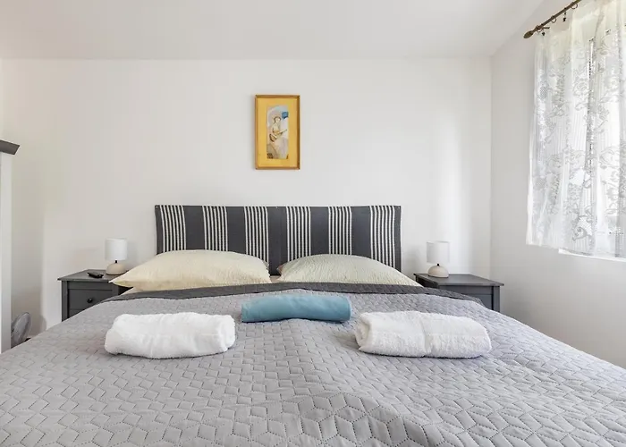 Konukevi Adel Vendeghaz