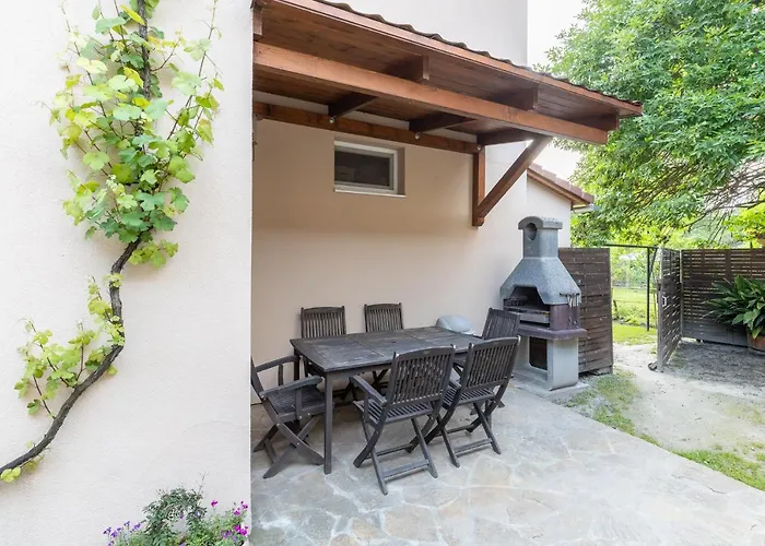 Adel Vendeghaz Konukevi